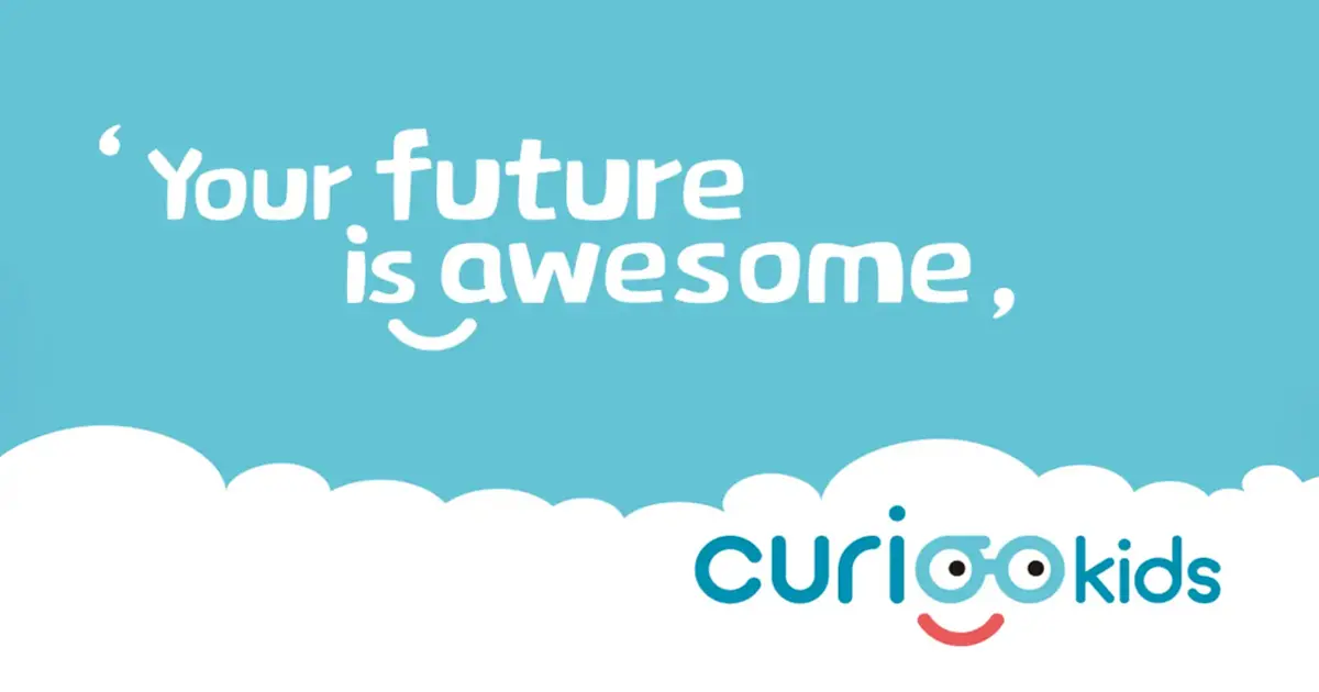 青い背景に「Your future is awesome」と書かれたcuriokidsのロゴ